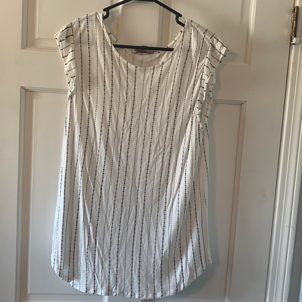 EUC Loft white w/black stripes. Flutter cap sleeve rounded hem Size XL
